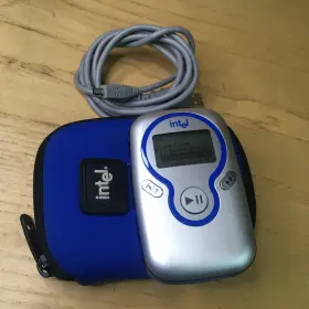 A44754-003 Intel Read First Generation Pocket Concert Audio Mp3 Player Fm Radio Vintage