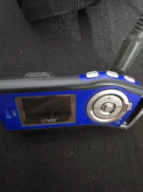 Iriver 821566001610 T10 Blue 1 Gb Digital Media Player