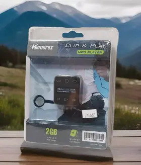 Mmp8002-blk Memorex 2gb Clip And Play Mp3 Music Player Hold 500 Songs W Headphones Bundle New