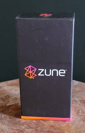 Microsoft Hva00005 Zune Black 8 Gb Digital Media Player New In Box