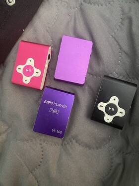 Mp3 Clip-on Vi-102 Players - 2g All 4 Of Them And 2 Power Cords