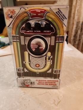 Play Tek 0936 Classic Jukebox Mp3 Speaker With Fm Radio Item #0936 2010