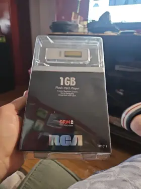 Rca 044319650457 Usb Flash Mp3 Player 1 Gb Audiovox Brand New Factory Sealed Built In