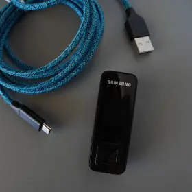 Yp-f3qb Samsung Mp3 Player 2gb Sports Clipper With Charging/data Cord