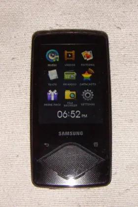 Yp-q1 Samsung 8gb Digital Media Mp3 Player Black. Works Great Good Condition