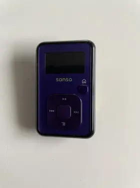 Sandisk 081258010799 Sansa Clip Plus 4gb Mp3 Purple For Parts Read Description