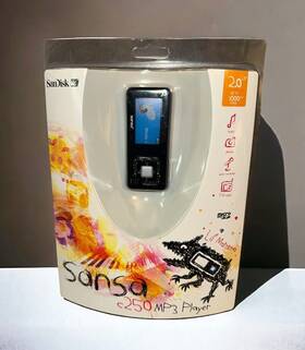 Sandisk 619659029975 New Sansa Express 2 Gb Mp3 Player - Black Sdmx7-2048-a18