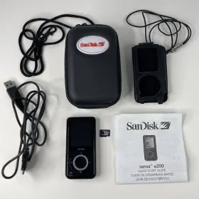 E260 Sandisk 619659030100 Sansa 4 Gb Mp3 Player Fm Radio And Record With Charger Case Bundle