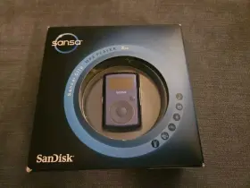 Sdmx11r-002gb-a70t Sandisk 619659045241 Sansa Clip Mp3 Player 2gb Still Factory Sealed