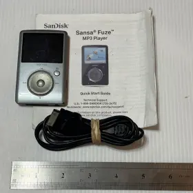 B10806axzk-8gb Sandisk Sansa Fuze 8gb Mp3 Player Silver 2.9 Inch X 1.9 0.5 Model