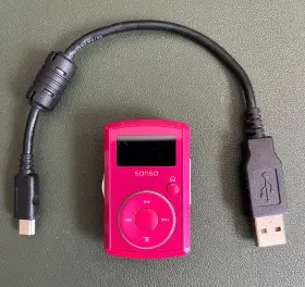 Be0810bhzk-2gb Sandisk Sansa Clip 2gb Mp3 Fm Radio Player Pink Tested Works Dim Display
