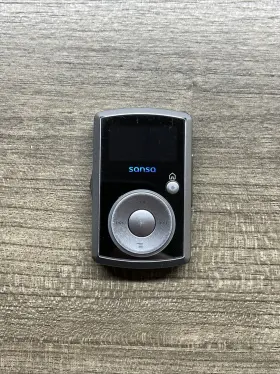 Bh0811blfk Sandisk Sansa Clip 4gb Digital Media Mp3 Player Black Silver Works Great
