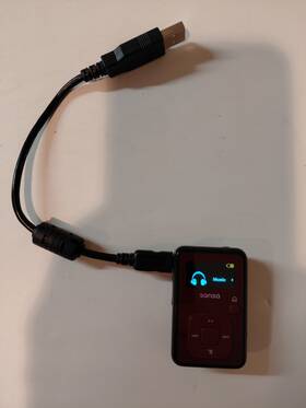 Sandisk Bh100480zk-4gb Sansa Clip 4gb Mp3 Player - Red
