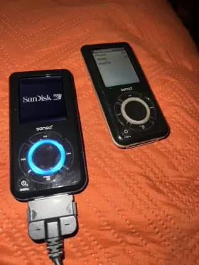 E260 Sandisk 2 Sansa 4gb Mp3 Media Player With Fm Radio And Usb 1 Power Cord Incl