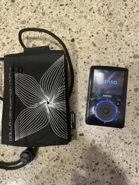 Sdmx14r-002gk-a57 Sandisk Sansa Fuze 4gb Digital Media Mp3 Player Black With Case Bundle
