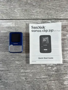 Sdmx22-004g-a57p Sandisk Sansa Clip Zip Blue Color Screen 4gb Mp3 Player - Read
