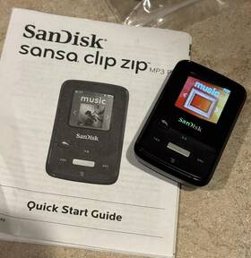 Sandisk Sdmx22-004g-ab57k Sansa Clip Zip 4gb Digital Media Music Mp3 Player Black