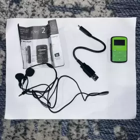 Sdmx26-008g-g46g Sandisk 8gb Clip Jam Mp3 Player Green - Microsd Card Slot And Fm Radio