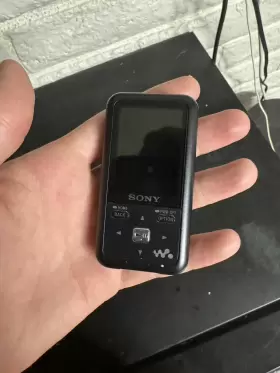 Nwz-s615f Sony 027242721814 Walkman Black 2 Gb Digital Media Player