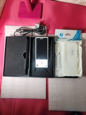 Sony 548736006607 Walkman Zx Series Nw-zx100 128gb Silver Hi-res Digital Audio Player Bundle