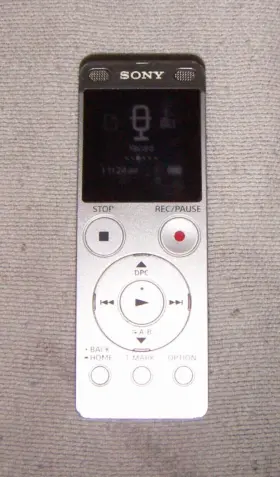 Icd-ux560f Sony Ic Recorder Mp3 Player 4gb Silver. Works Great Good Condition