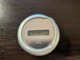 Nwe107silver Sony Nw-e107 Network Walkman 1 Gb Digital Music Player Silver Powers On