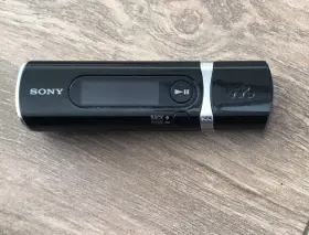 Nwz-b105f Sony Nwz-105f Digital Music Walkman Mp3 Player No Power For Parts Or Repair 3