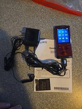 Sony Nwz-354 Walkman Nwz-e354 Nwz-e354rmc2 Red 8 Gb Mp3 Open Box Please Read