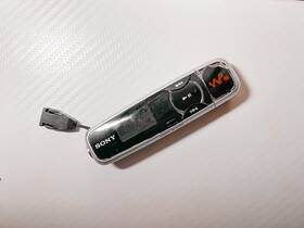 Sony Nwz-b135 Walkman Nwz-b135f Mp3 Player - For Parts Or Repair Not Working