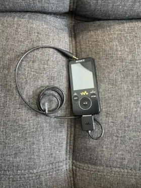 Nwz-s736f Sony Walkman - 4gb Black Digital Media Player Works With Cord