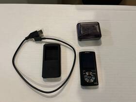 Sony Nwze385 Walkman Mp3 Player 16 Gb Plus Extras