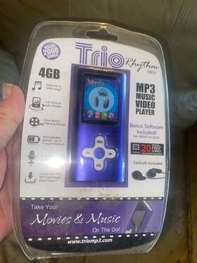 Trio 878376001934 Rhythm 180v Mp3 Music Video Player. 4gb