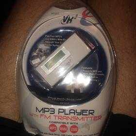 Virtual Reality Sound Labs Mp320t Vintage Vr3 Mp3 Player With Fm Transmitter Bundle
