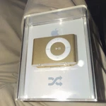 Apple Ipod Shuffle GEN2, 1GB Gold A1204 New Open Box Unused W/ Case Vntg Collect. Price: $142.00.
